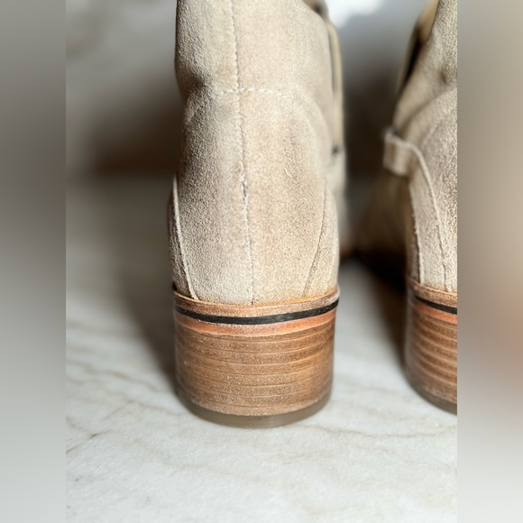 Diba True Caspian Beige Suede Boots New in Box - Picture 9 of 16